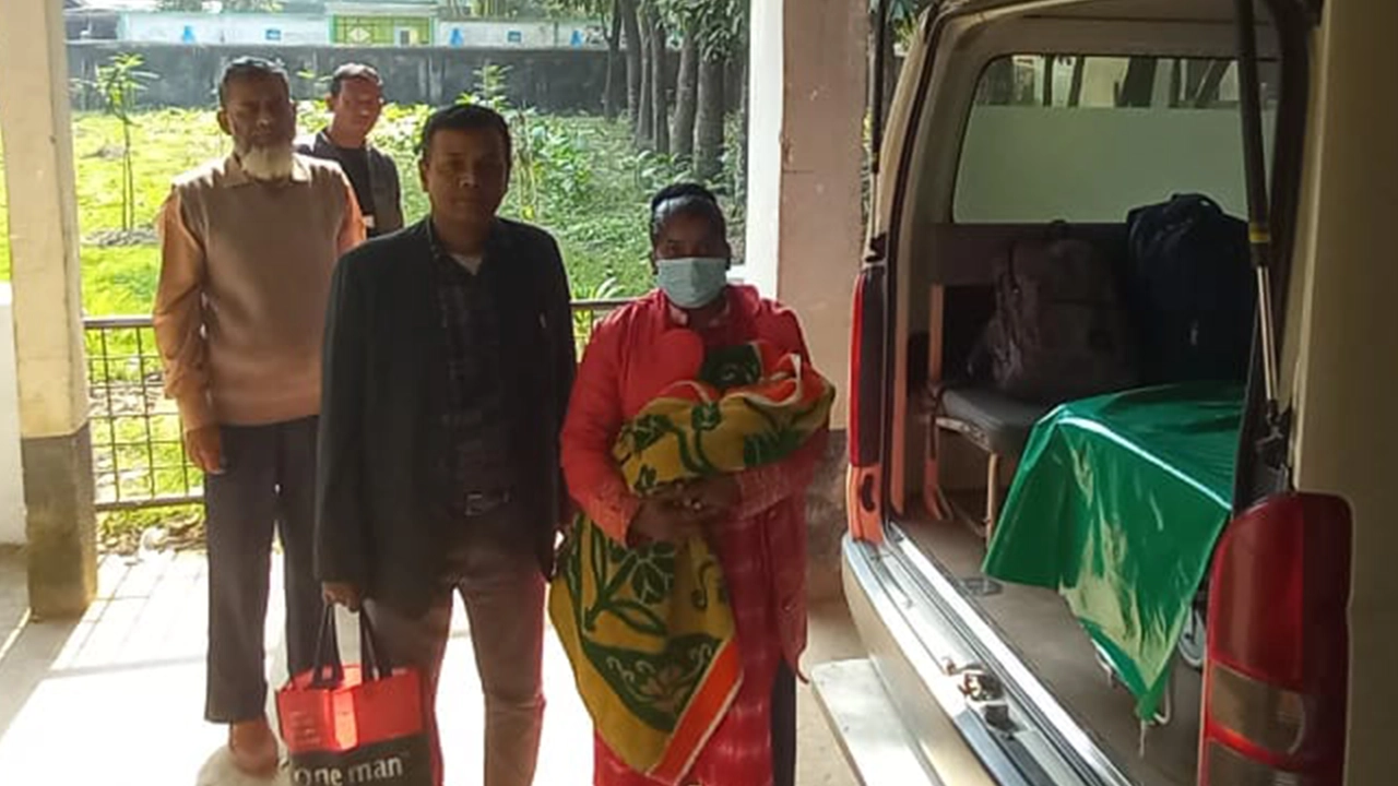 উদ্ধার হওয়া নবজাতককে সিলেটের সোনামনি নিবাসে নিয়ে যাওয়া হয়। ছবি : কালবেলা