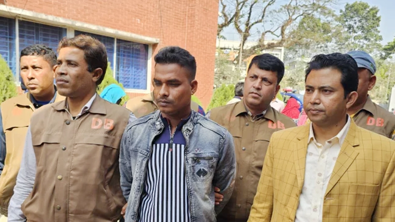 নৌবাহিনীর সদস্য পরিচয়ে ১৩ বিয়ে করেছেন মইদুল ইসলাম। ছবি : সংগৃহীত