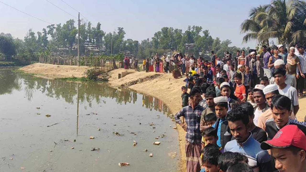 মিয়ানমার সীমান্ত থেকে বালুখালীর তেলিপাড়া খালে লাশ ভেসে আসার পর উৎসুক মানুষের ভিড়। ছবি : সংগৃহীত