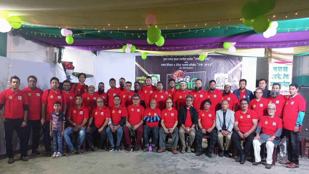 পুরান ঢাকার লালবাগে ওয়েস্ট অ্যান্ড হাই স্কুল প্রাঙ্গণে ঢাকাই নেহারি উৎসবের আয়োজন করা হয়েছে। ছবি : কালবেলা