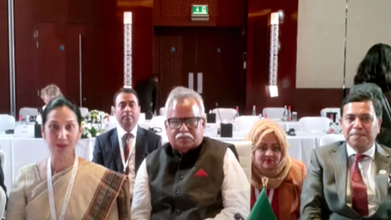 রোববার (১১ ফেব্রুয়ারি) স্থানীয় সময় সকালে সৌদি আরব ও বিকেলে সংযুক্ত আরব আমিরাতের প্রতিনিধিদের সঙ্গে বাংলাদেশের বৈঠক অনুষ্ঠিত হয়েছে। ছবি : সংগৃহীত