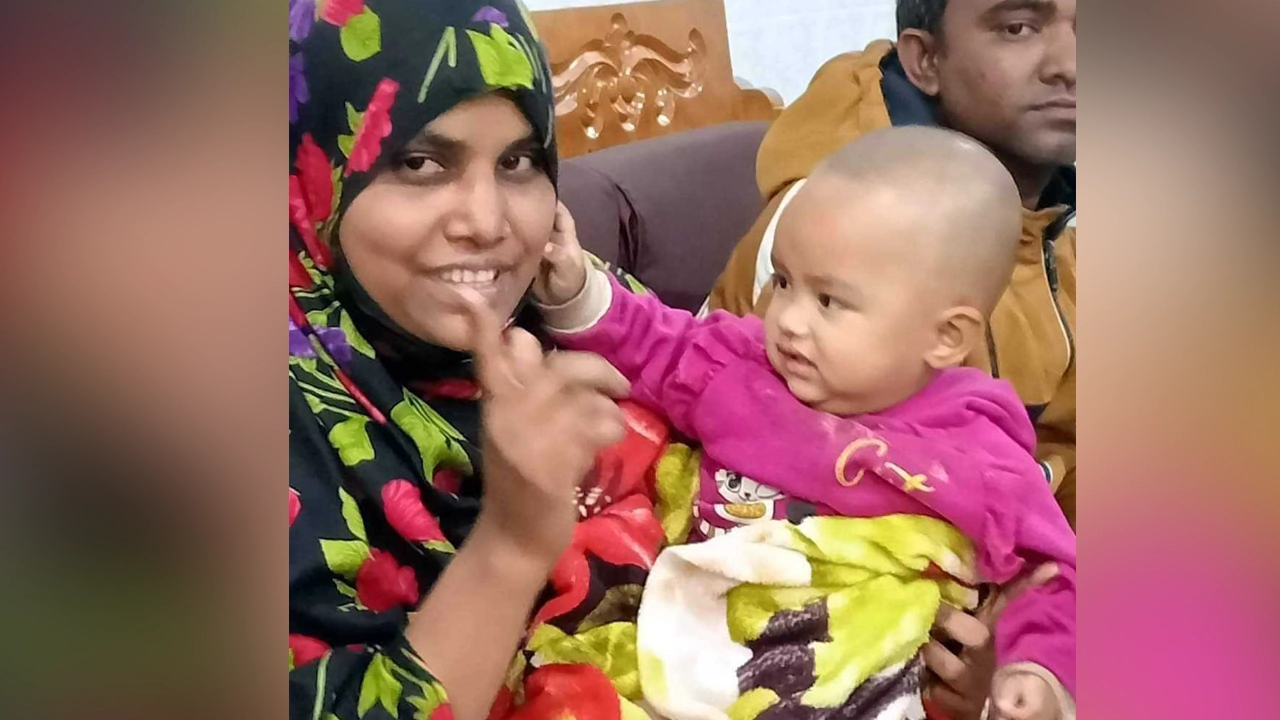 উদ্ধরের পর মায়ের কোলে শিশু ওহি। ছবি : কালবেলা