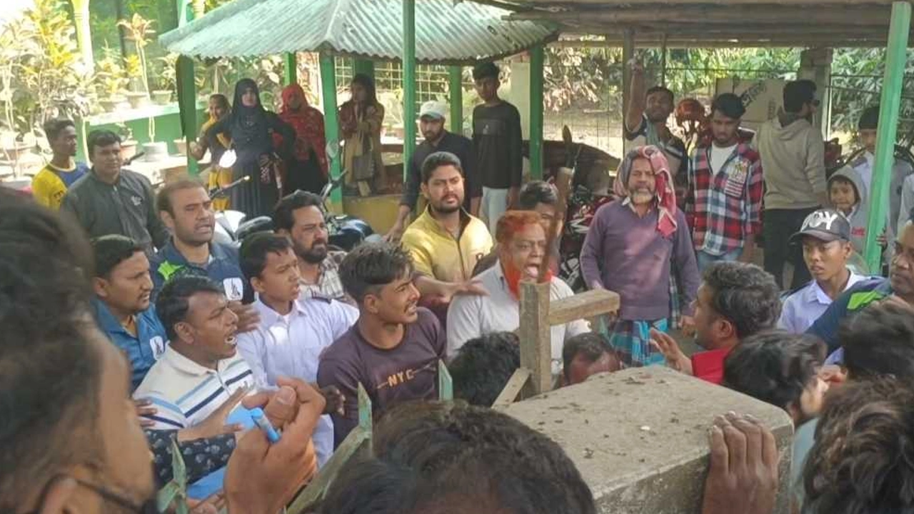 মেহেরপুরে সাংবাদিকদের ওপর হামলা হয়। ছবি : কালবেলা