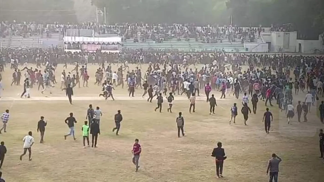 রাবির মাঠে ঢাবির ক্রিকেট টিমের ওপর হামলা। ছবি : কালবেলা