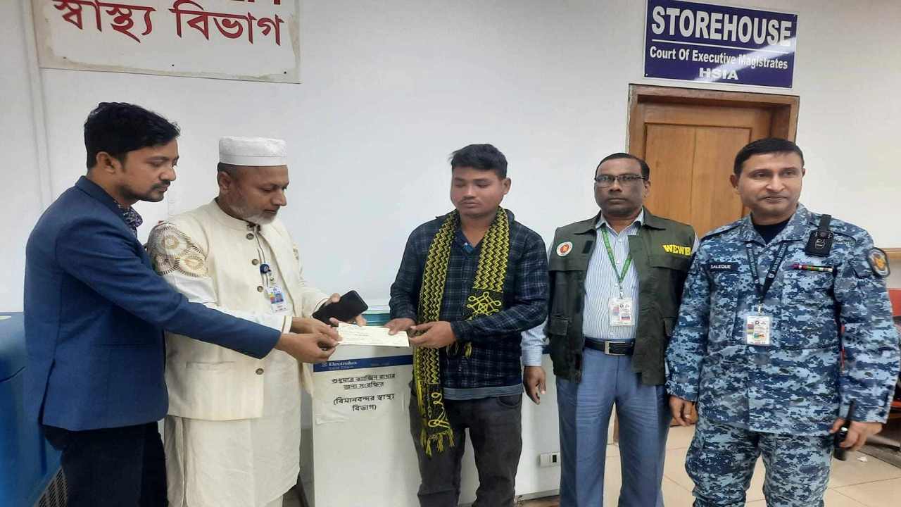 মালয়েশিয়াফেরত এক বাংলাদেশি কর্মীর মৃত্যুতে প্রবাসী কল্যাণ ডেস্ক সহায়তা করেছে। ছবি : কালবেলা