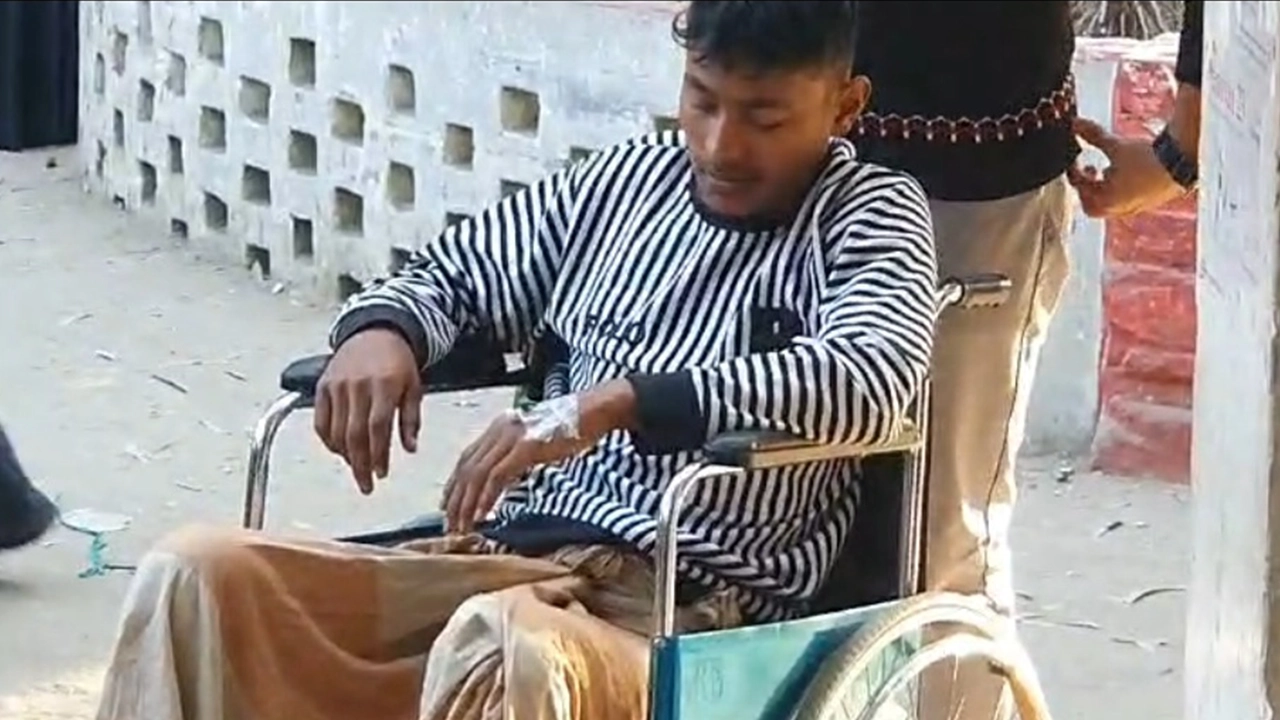 আহত যুবক শাওন। ছবি : কালবেলা
