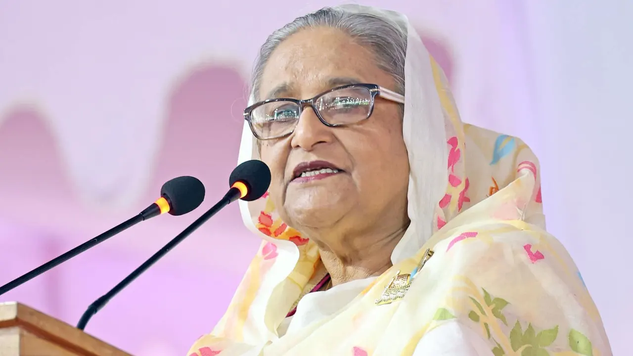 গণভবনে সংরক্ষিত আসনে আওয়ামী লীগের মনোনয়নপ্রত্যাশীদের সাক্ষাৎ অনুষ্ঠানে প্রধানমন্ত্রী শেখ হাসিনা। ছবি : সংগৃহীত