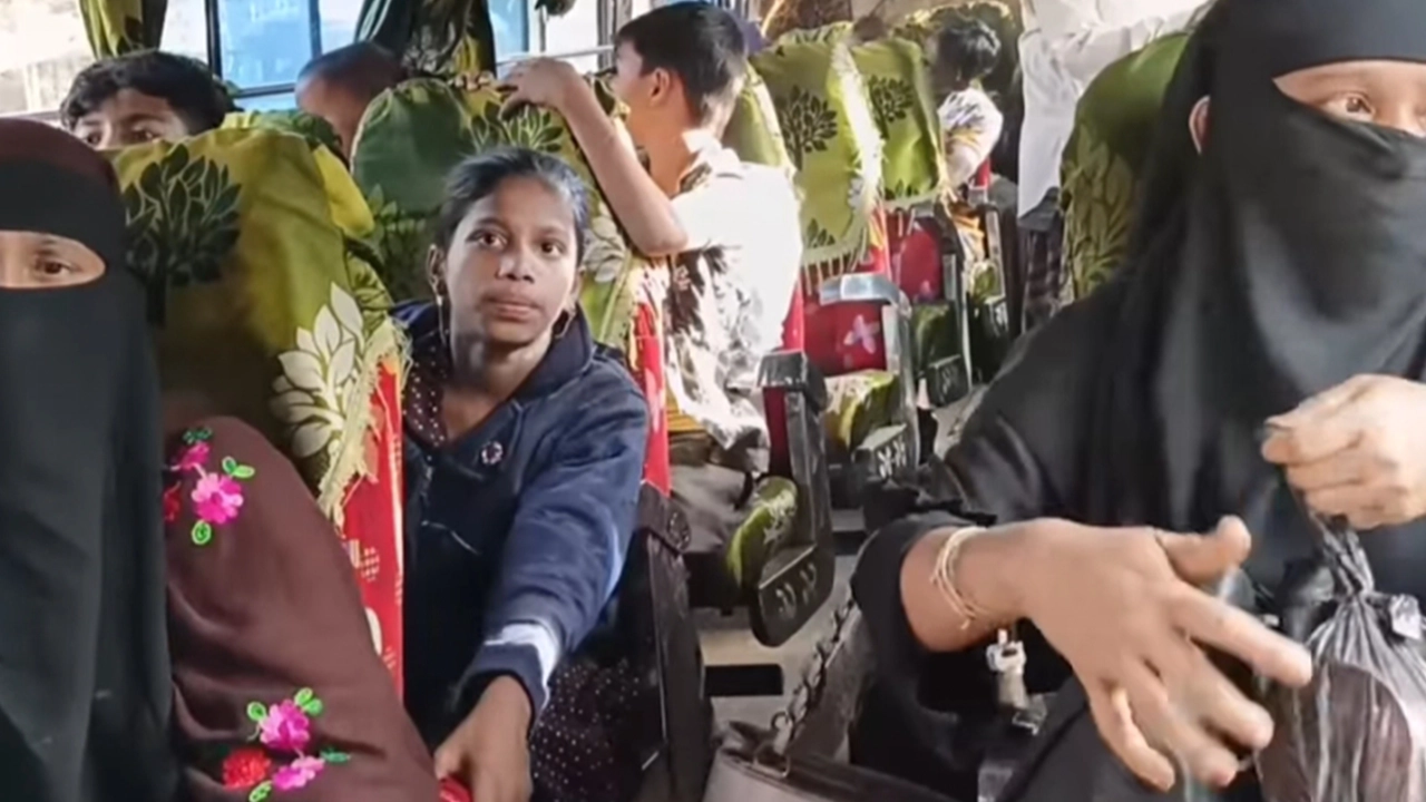 ভাসানচরের পথে রোহিঙ্গারা। ছবি : কালবেলা