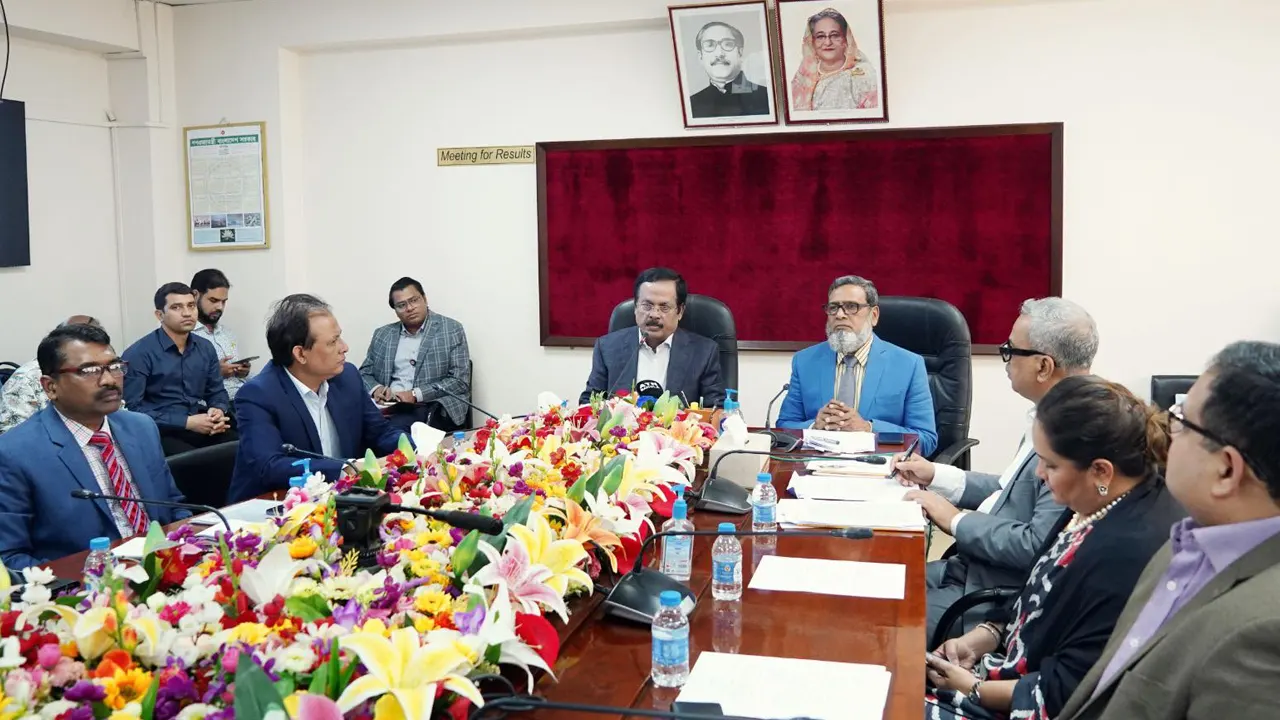 বিজিএমইএর পরিচালনা পর্ষদের সঙ্গে মতবিনিময় সভায় জাহাঙ্গীর কবির নানক। ছবি : সংগৃহীত