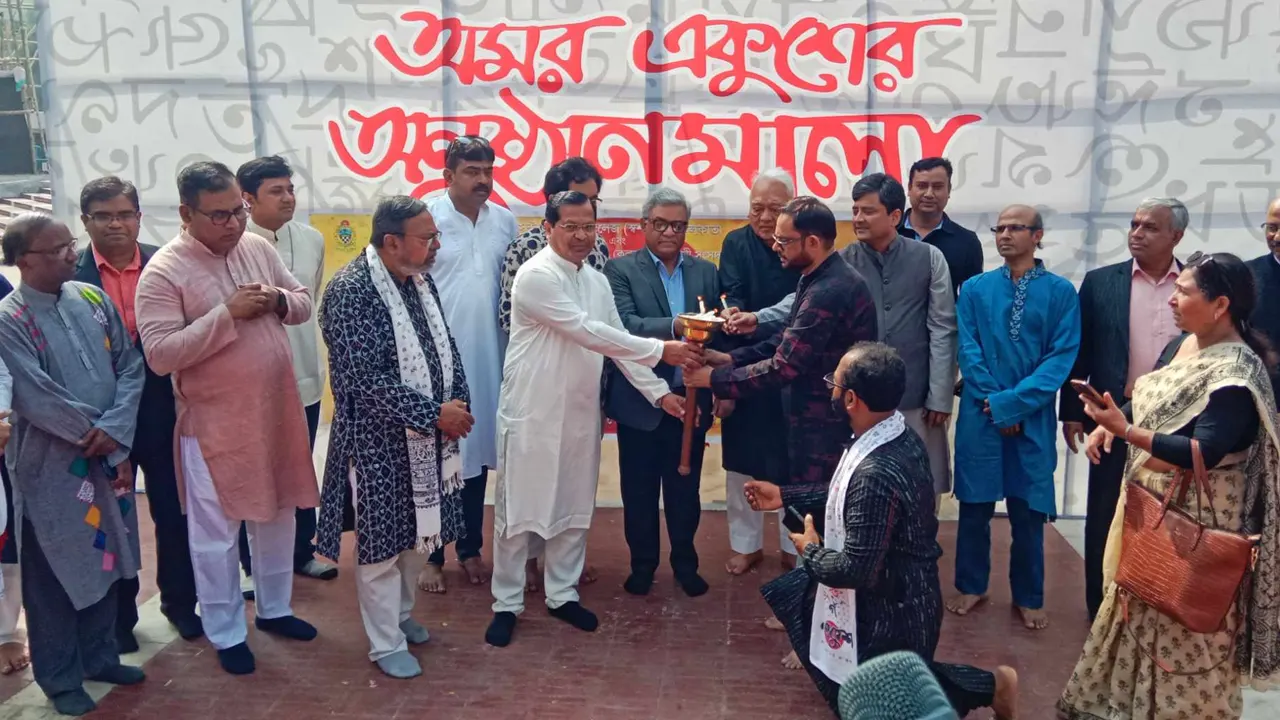 শহীদ মিনারে কলকাতার সেন্ট জেভিয়ার্স কলেজ- মাতৃভাষা দিবস উপলক্ষে ‘সংযোগ-২০২৪’ শিরোনামে অনুষ্ঠানের আয়োজন করে। ছবি : সংগৃহীত