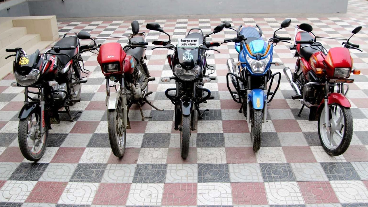 উদ্ধার হওয়া মোটরসাইকেল। ছবি : কালবেলা