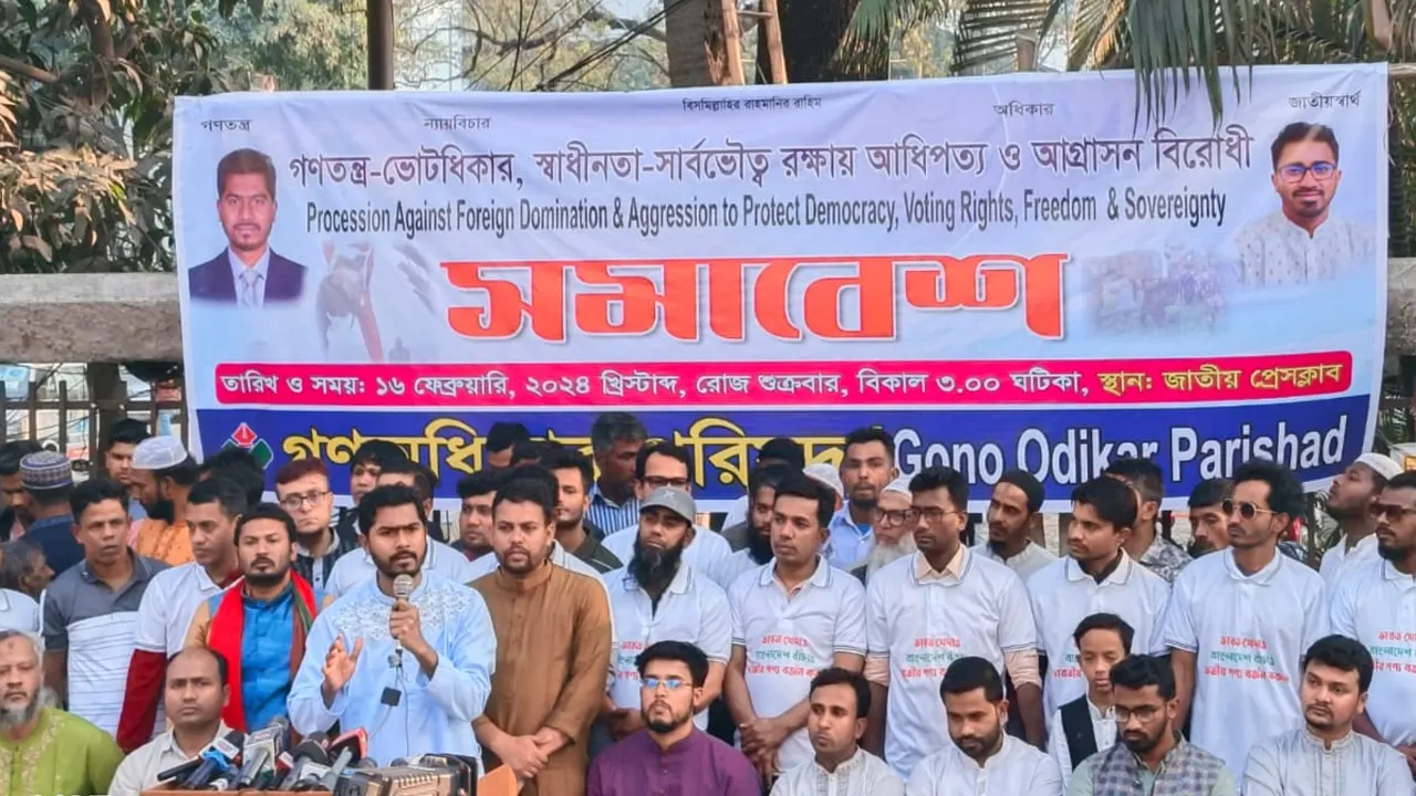 জাতীয় প্রেস ক্লাবের সামনে সমাবেশে গণঅধিকার পরিষদের একাংশের সভাপতি ভিপি নুরুল হক নুর। ছবি : কালবেলা