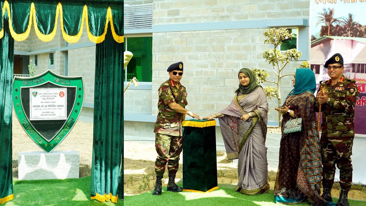 রোববার রামু সেনানিবাসে সৈনিক ক্লাব ও সেনা পরিবার কল্যাণ সমিতি কমপ্লেক্স উদ্বোধন করেন সেনাপ্রধান। ছবি : সংগৃহীত