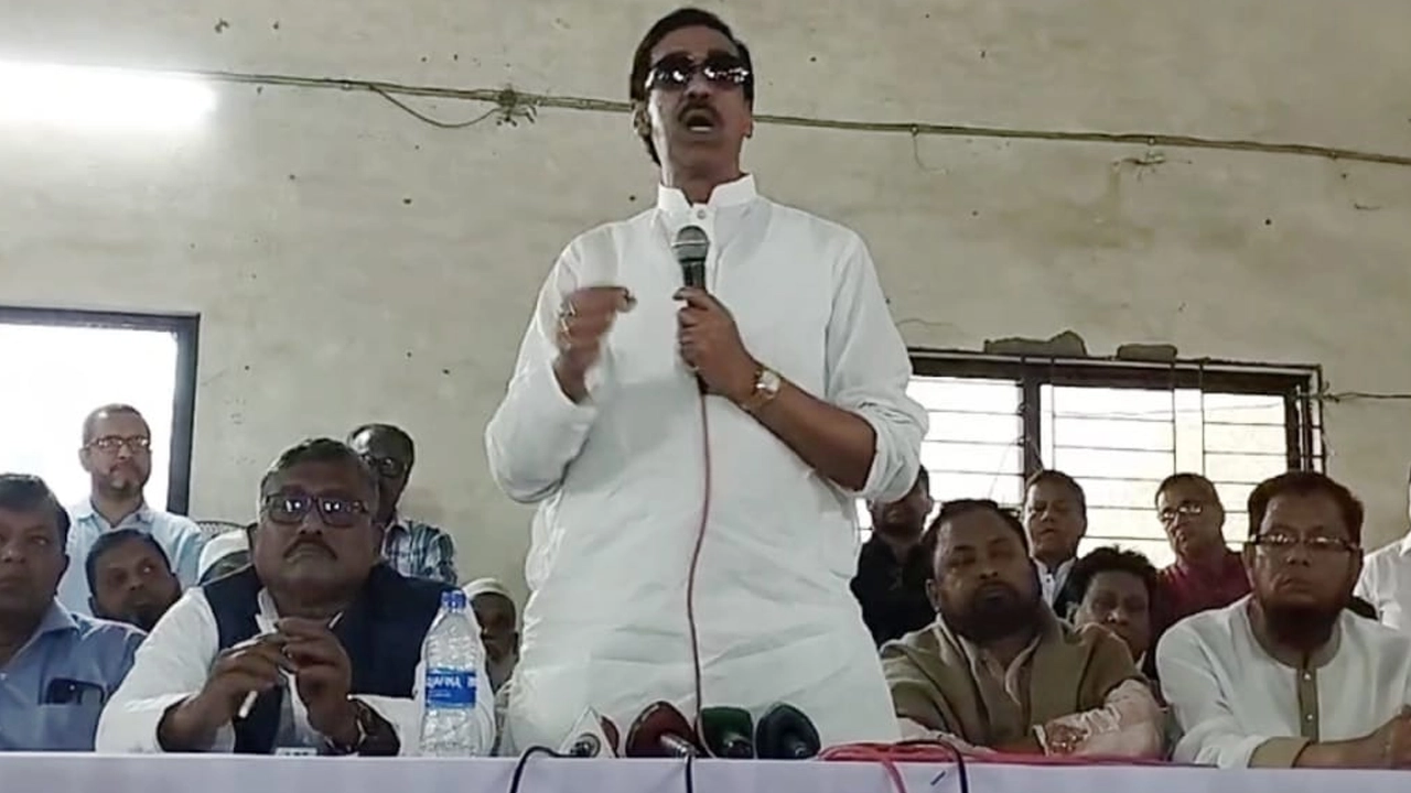 নারায়ণগঞ্জে রাইফেল ক্লাব প্রাঙ্গণে বক্তব্য দেন শামীম ওসমান। ছবি : কালবেলা