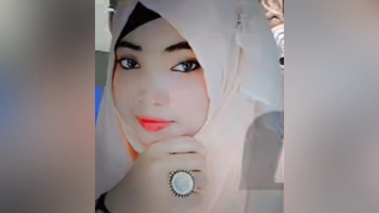 বিষপান করা গৃহবধূর তানিয়া আক্তার। ছবি : কালবেলা