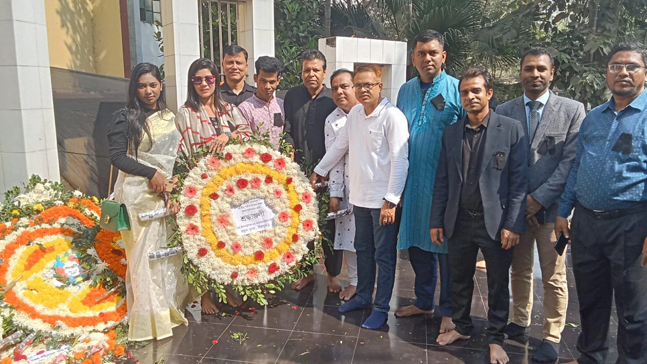 ভাষাশহীদদের প্রতি যমুনা প্লাজার পক্ষে শ্রদ্ধাঞ্জলি জানানো হয়। ছবি : সৌজন্য