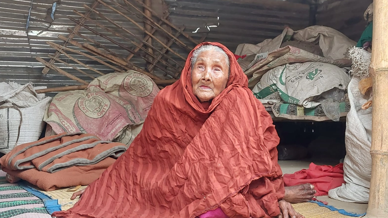 শতবর্ষী বৃদ্ধা নয়তন নেছা। ছবি : কালবেলা