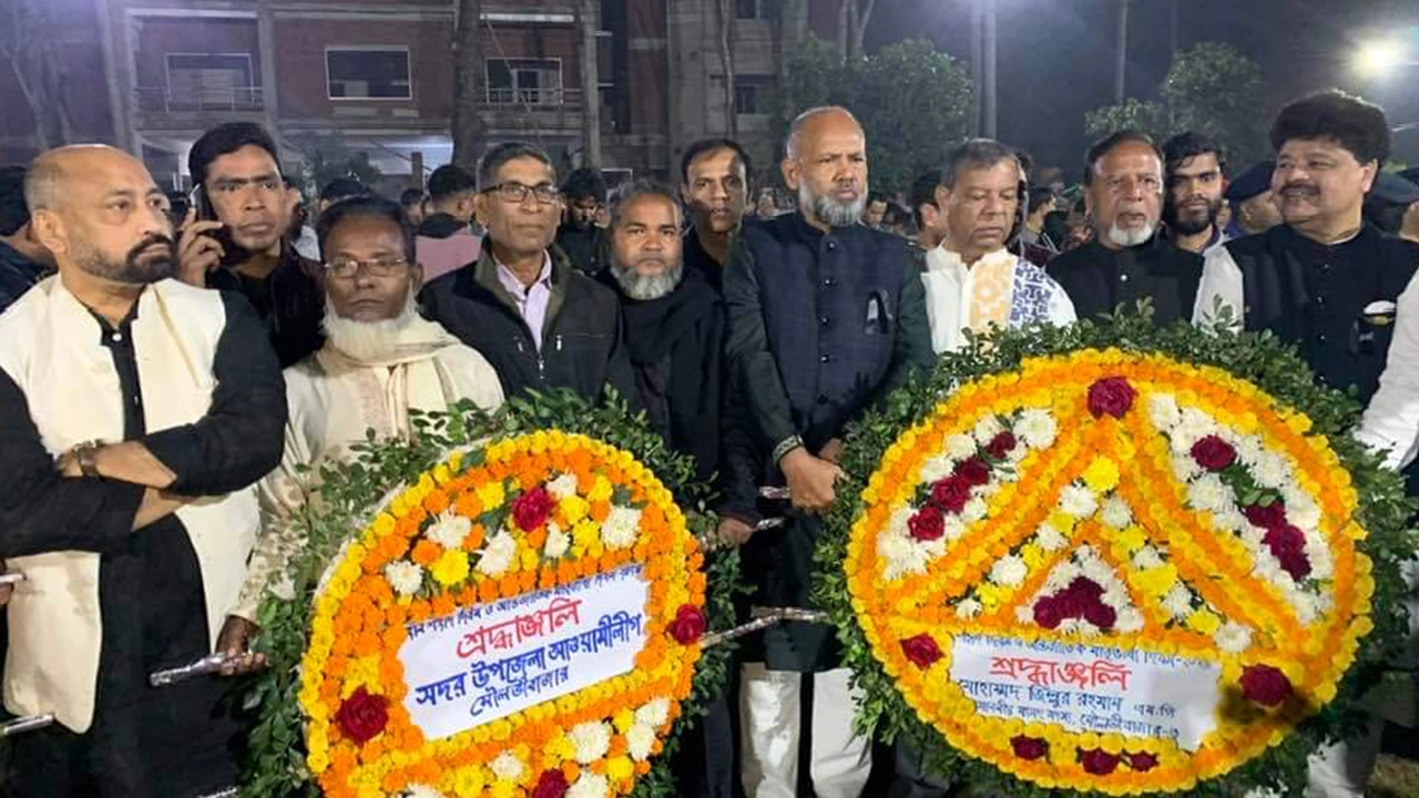 শহীদ মিনারে পুষ্পস্তবক অর্পণ করে এমপি মোহাম্মদ জিল্লুর রহমানের প্রতিনিধিদল। ছবি : কালবেলা