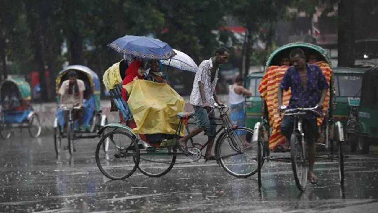 বৃষ্টিভেজা বিকেল। পুরোনো ছবি