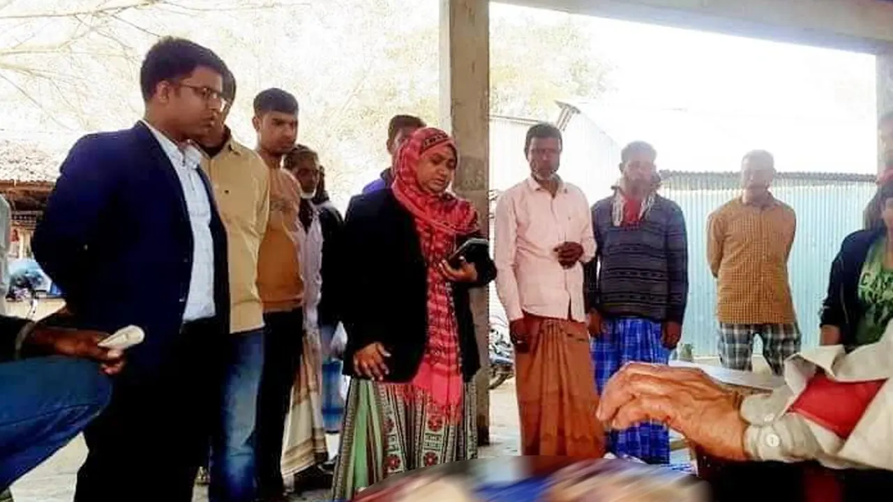 নওগাঁর বদলগাছী উপজেলার সহকারী কমিশনার (ভূমি) ও নির্বাহী ম্যাজিস্ট্রেট আতিয়া খাতুনের নেতৃত্বে ভান্ডারপুর বাজারে অভিযান। ছবি : সংগৃহীত