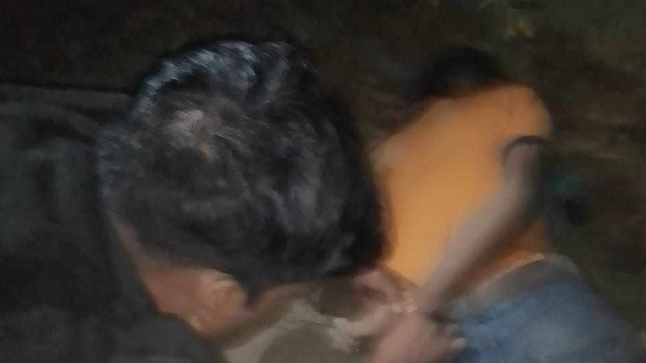 বড়াল নদীর শ্মশান ঘাটের পাশ থেকে হাত-পা বাঁধা অবস্থায় সাংবাদিক তন্ময় দেবনাথকে উদ্ধার করা হয়। ছবি : কালবেলা