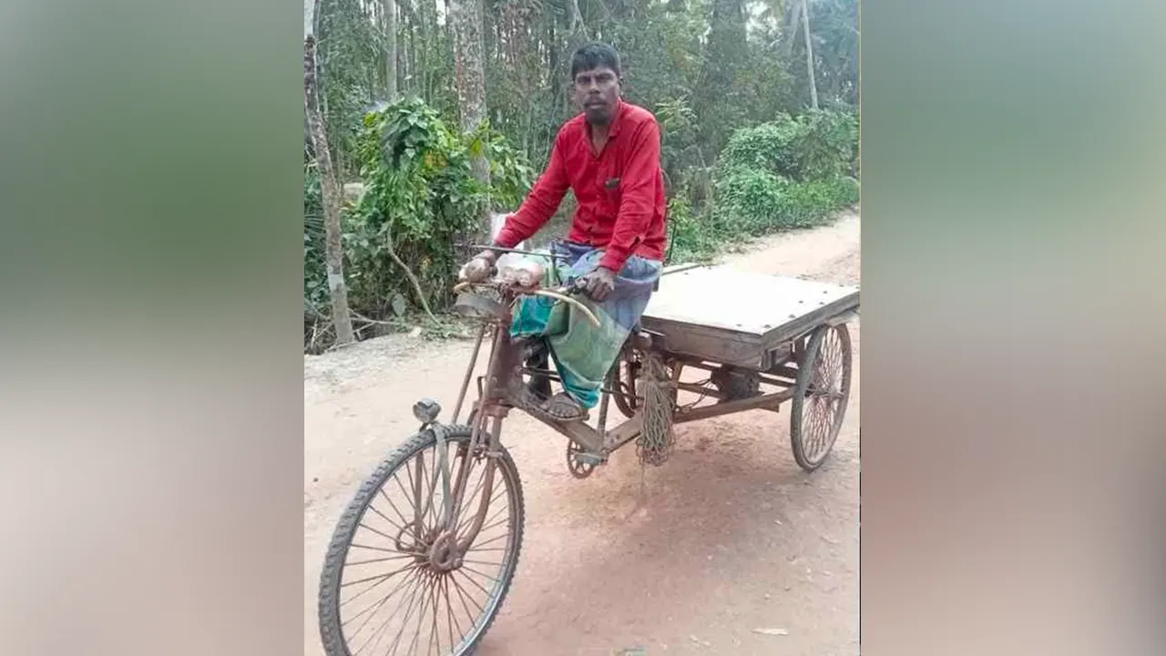 বিএ পাস করা হায়দার আলী। ছবি : সৌজন্য
