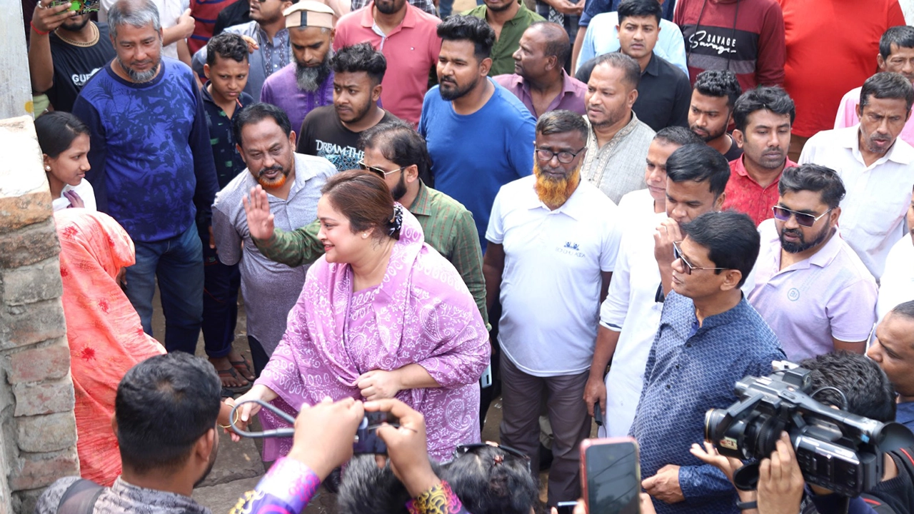 প্রতীক বরাদ্দ পেয়ে নির্বাচনী প্রচারে ডা. তাহসিন বাহার সূচনা। ছবি : কালবেলা