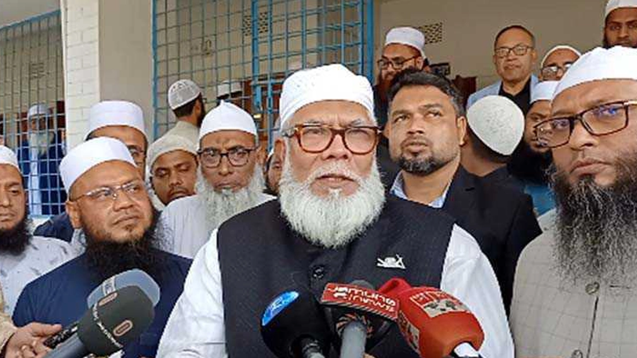 সালমান এফ রহমান সাংবাদিকদের সঙ্গে কথা বলেন। ছবি : কালবেলা