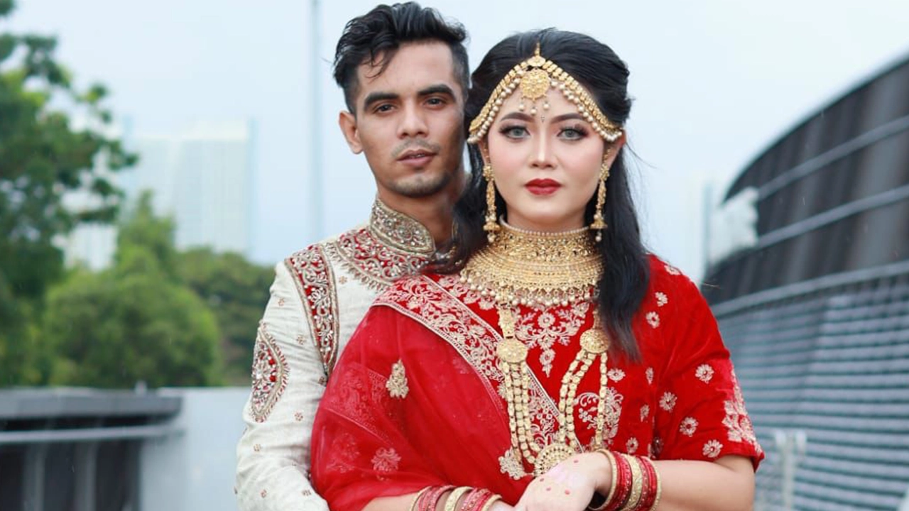 স্বামীর সঙ্গে ইন্দোনেশিয়ার তরুণী ইফহা। ছবি : সংগৃহীত