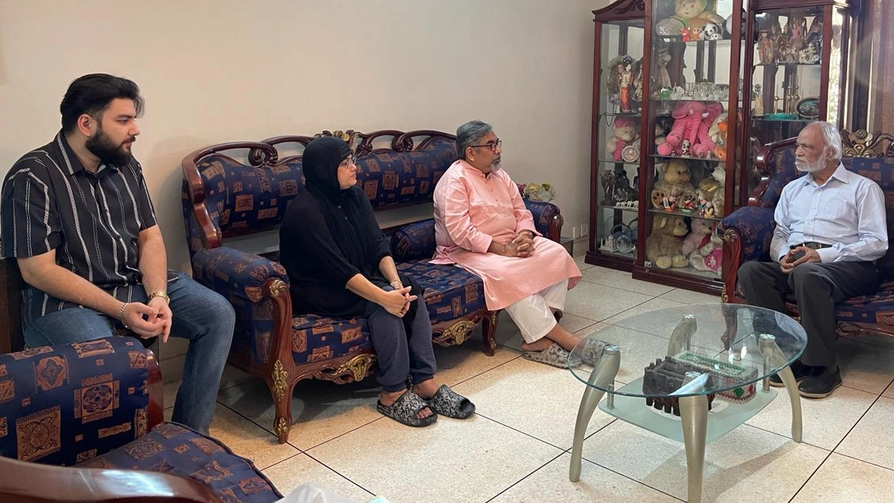 কারামুক্ত বিএনপি নেতা সৈয়দ এমরান সালেহ প্রিন্সের সঙ্গে সাক্ষাৎ করেন ড. আব্দুল মঈন খান। ছবি : সংগৃহীত
