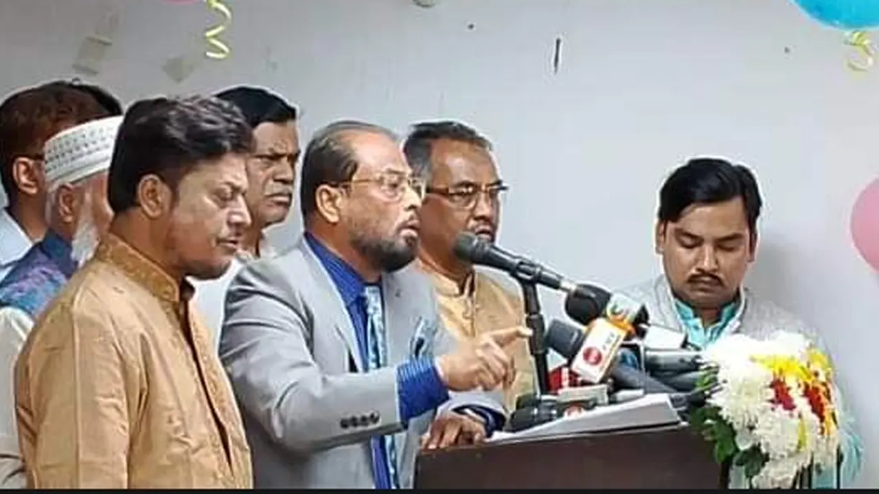 জাতীয় পার্টি চেয়ারম্যানের বনানীস্থ কার্যালয়ে জাতীয় পার্টির চেয়ারম্যান ও বিরোধীদলীয় নেতা গোলাম মোহাম্মদ কাদের। ছবি : সংগৃহীত