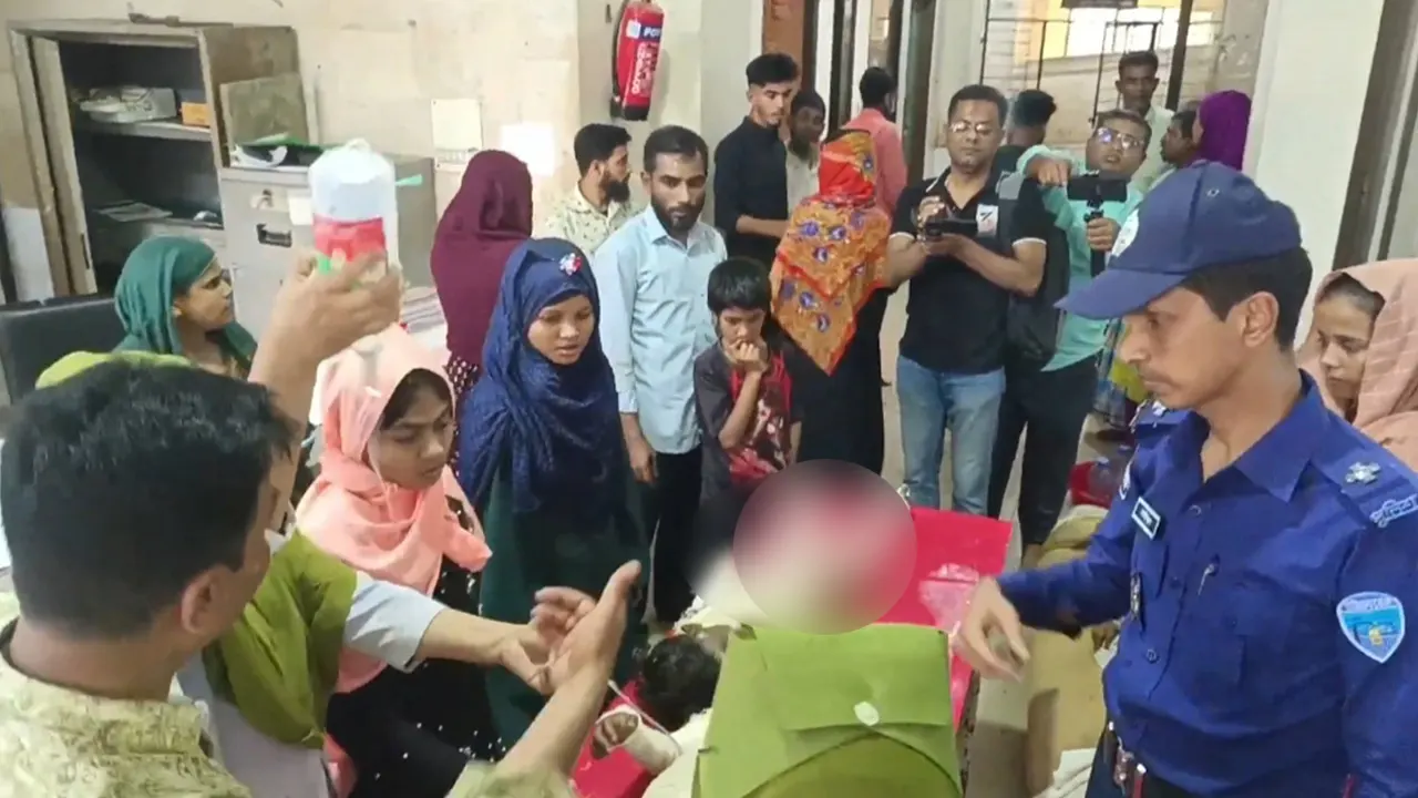 ভাসানচর আশ্রয়ণ প্রকল্পে গ্যাস সিলিন্ডার বিস্ফোরণে আহত রোহিঙ্গাদের চমেক হাসপাতালে চিকিৎসা দেওয়া হয়। ছবি : কালবেলা