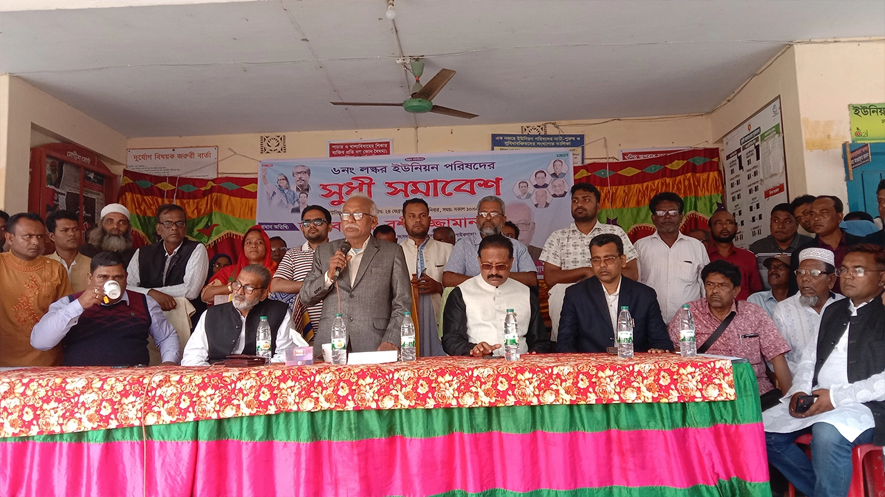 পাইকগাছায় সংবর্ধনা অনুষ্ঠানে বক্তব্য দেন মো. রশীদুজ্জামান। ছবি : কালবেলা