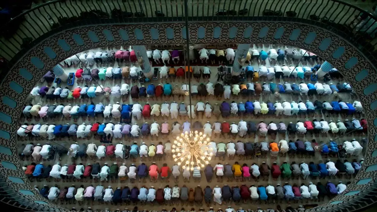 শবেবরাত যেভাবে বাংলাদেশ উৎসবে পরিণত হলো