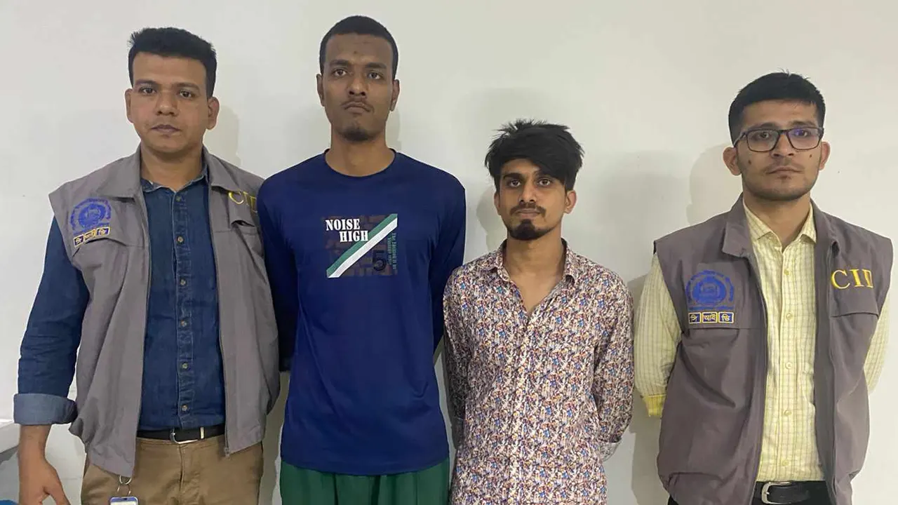 গ্রেপ্তার মো. মাহদী হাসান খান ও মো. আব্দুর রহমান সোহান। সৌজন্য ছবি