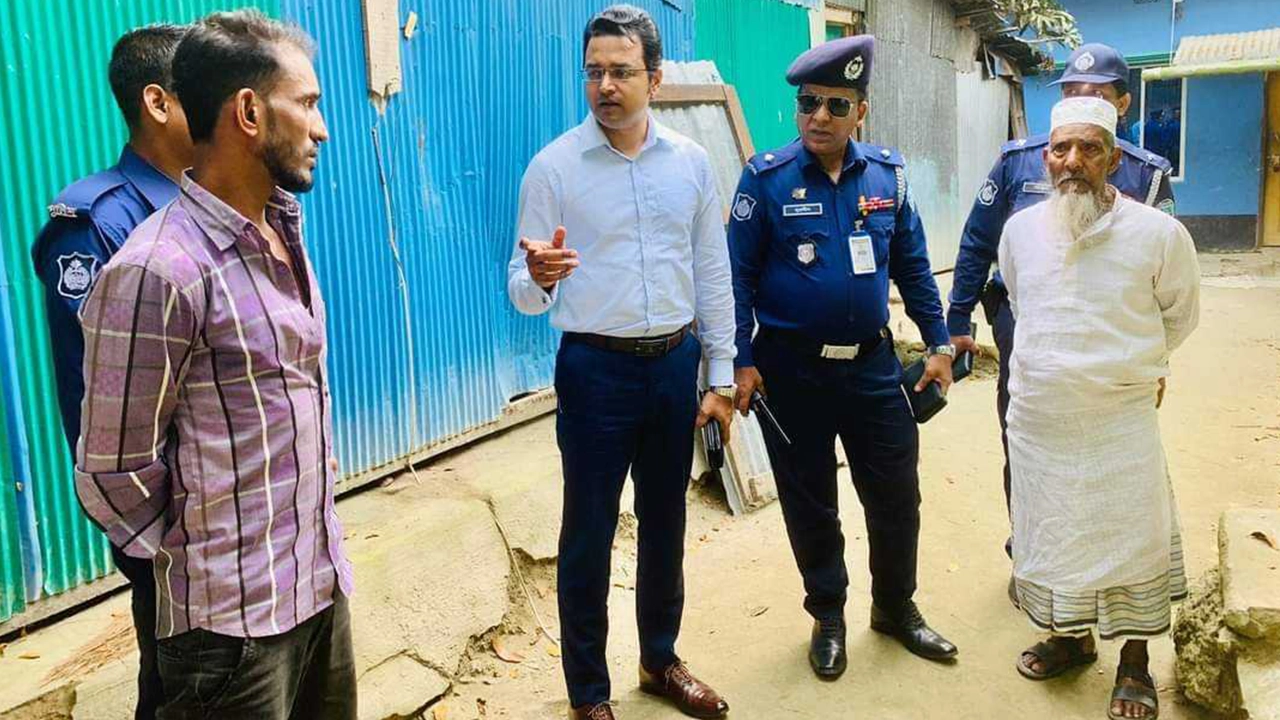 চাঁদপুর সদরের বাগাদীতে বৃদ্ধ পিতাকে মারধর করায় ছেলেকে কারাদণ্ড। ছবি : কালবেলা