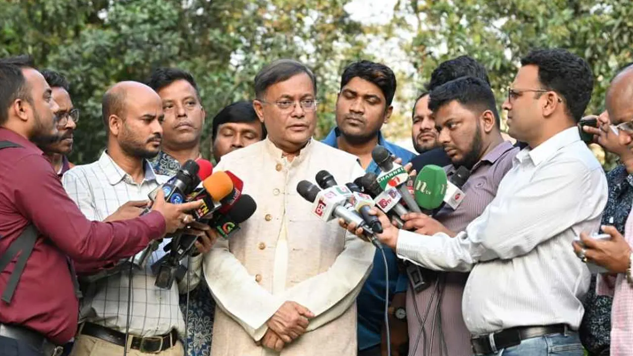 সোমবার বিকেলে রাজধানীর মিন্টো রোডে সরকারি বাসভবনে সাংবাদিকদের সঙ্গে মতবিনিময় করেন পররাষ্ট্রমন্ত্রী ড. হাছান মাহমুদ । ছবি : কালবেলা