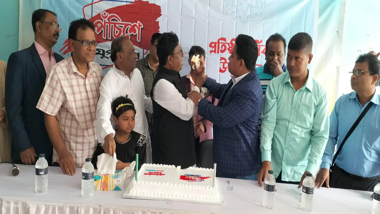 সাতক্ষীরা প্রেসক্লাবে দৈনিক যুগান্তরের ২৪তম প্রতিষ্ঠাবার্ষিকী উদযাপন। ছবি : কালবেলা