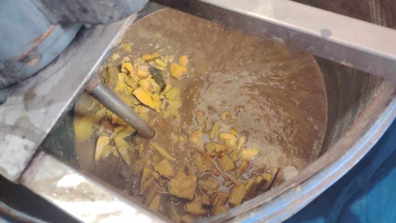 অভিযান চালিয়ে স্যাম্পল সংগ্রহ করেছে মাদকদ্রব্য নিয়ন্ত্রণ অধিদপ্তর। ছবি : কালবেলা