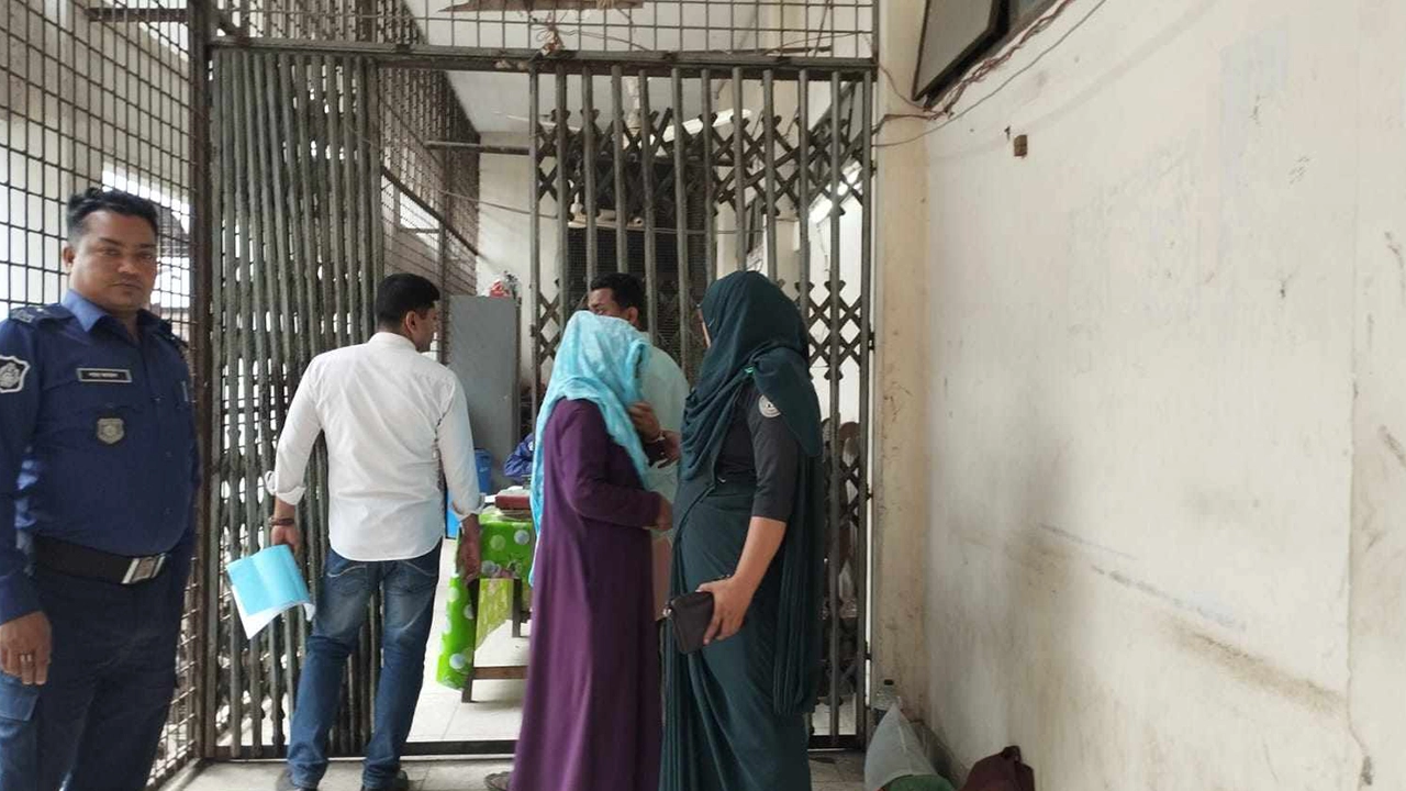 নারায়ণগঞ্জ নারী ও শিশু নির্যাতন দমন ট্রাইব্যুনাল আদালত চত্বর। ছবি : কালবেলা