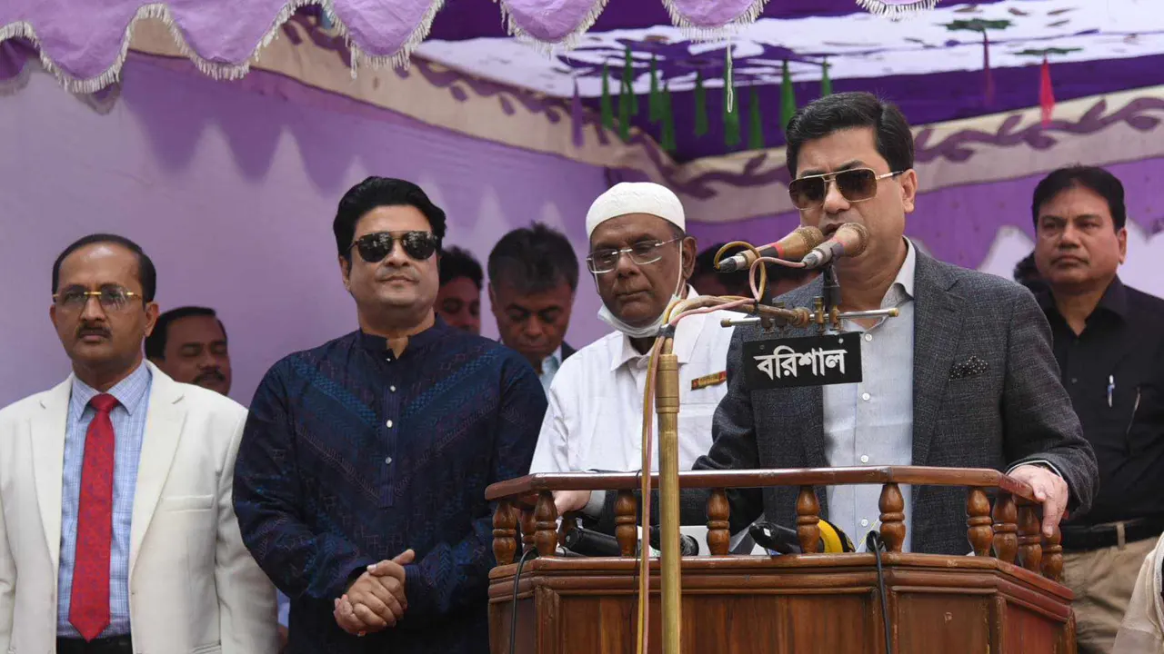 ভিত্তিপ্রস্তর স্থাপন অনুষ্ঠানে মেয়র ব্যারিস্টার শেখ ফজলে নূর তাপস। ছবি : কালবেলা