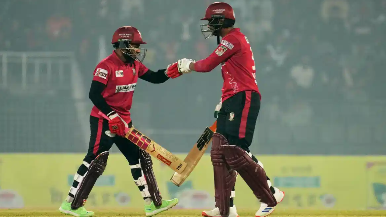 মুশফিকুর রহিম ও মাহমুদউল্লাহ রিয়াদ। ছবি : সংগৃহীত