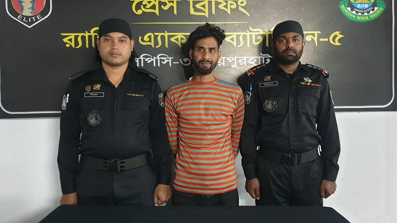 গ্রেপ্তার হওয়া তসলিম হোসেন। ছবি : কালবেলা