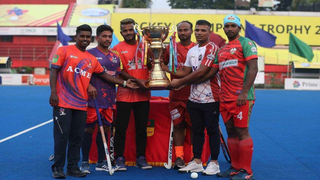 লিপ ইয়ারে দুনিয়ায় আসা আশরাফুল ইসলামকে রোমানের উপহার। ছবি : কালবেলা
