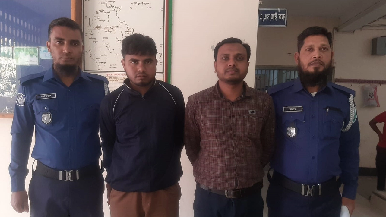 পার্বতীপুরে অপহরণ মামলায় ইউপি সদস্যসহ দুজনকে গ্রেপ্তার করেছে মডেল থানা পুলিশ। ছবি : কালবেলা