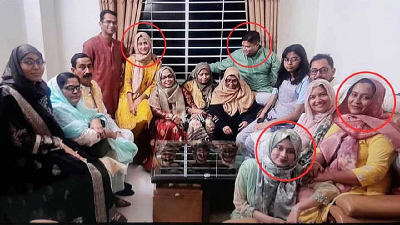 পরিবারের সঙ্গে বেইলি রোডের আগুনে নিহতদের একাংশ। ছবি : সংগৃহীত