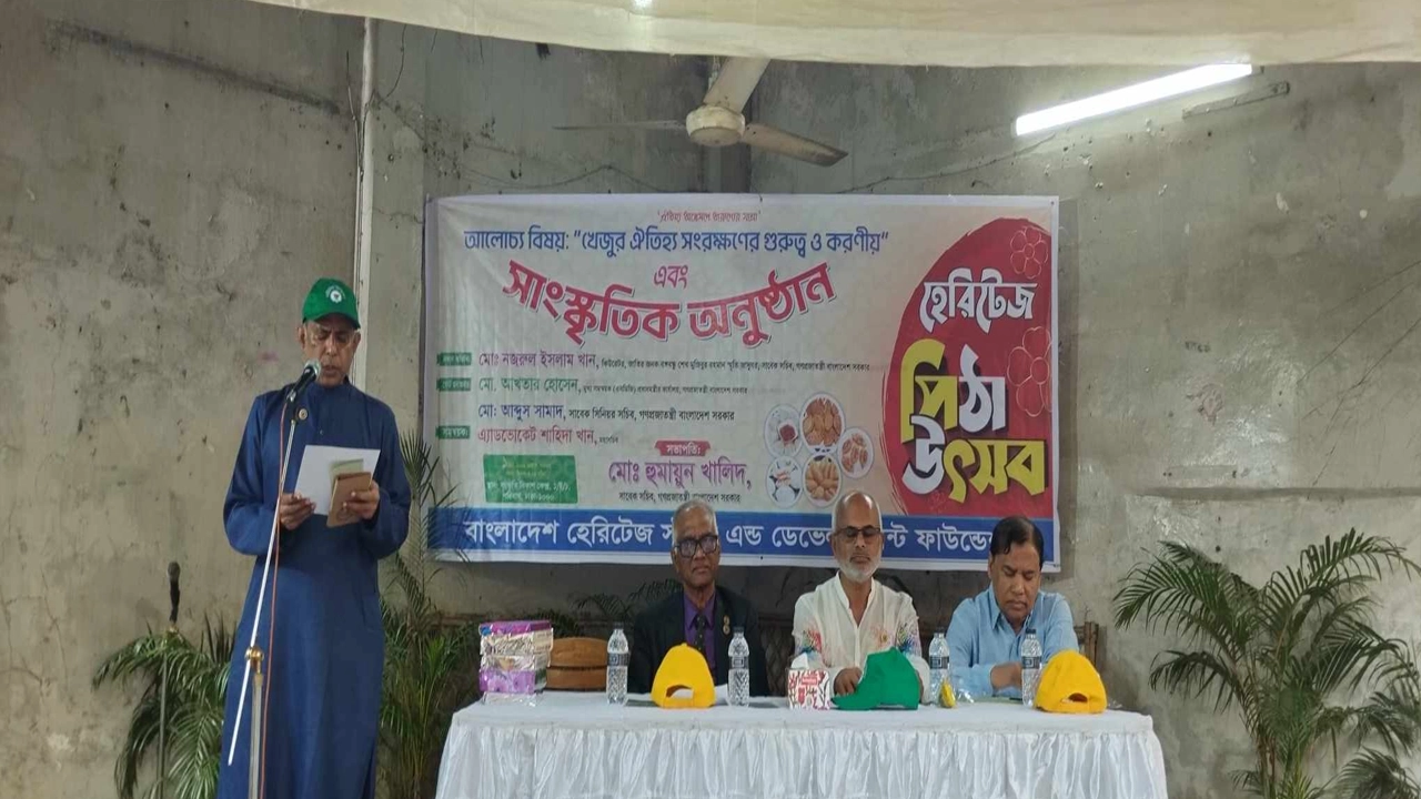বাংলাদেশ হেরিটেজ স্টাডি অ্যান্ড ডেভেলপমেন্ট ফাউন্ডেশন আয়োজিত পিঠা উৎসবে অতিথিবৃন্দ। ছবি : কালবেলা