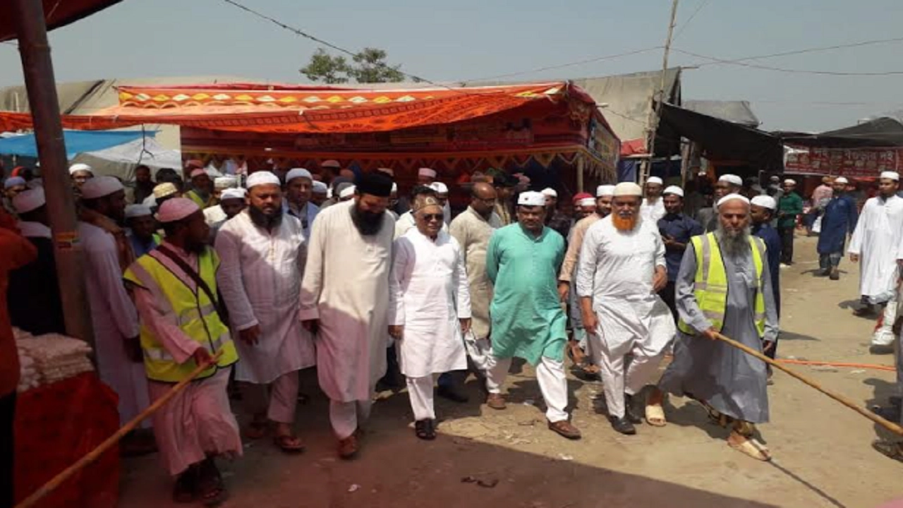 বিএনপির একটি প্রতিনিধি দল চরমোনাই পীরের মাহফিলে গেছেন। ছবি : কালবেলা