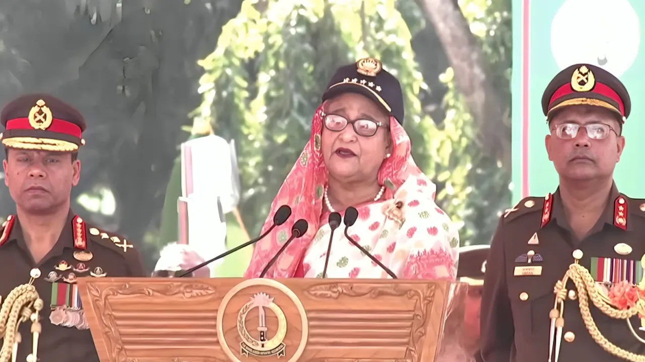 রাজশাহী সেনানিবাসে প্রধানমন্ত্রী শেখ হাসিনা। ছবি : সংগৃহীত
