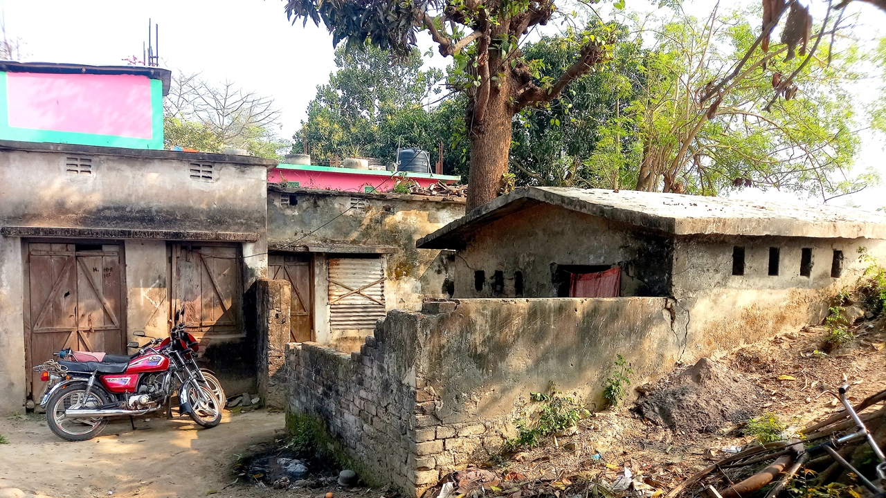 নওগাঁর মান্দায় উপসহকারী কৃষি কর্মকর্তাদের কোয়ার্টার। ছবি : কালবেলা